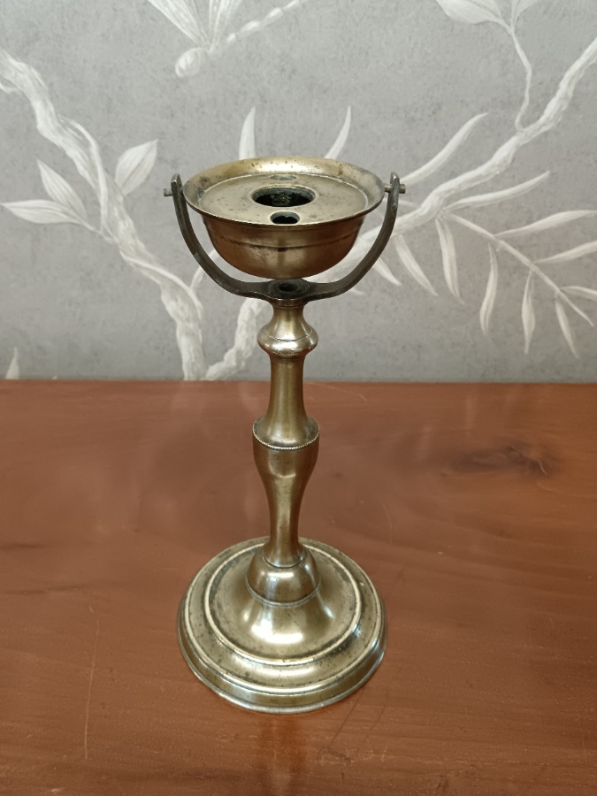  antique brass oil lamp with a gimbaled (swiveling) bowl (4).jpg